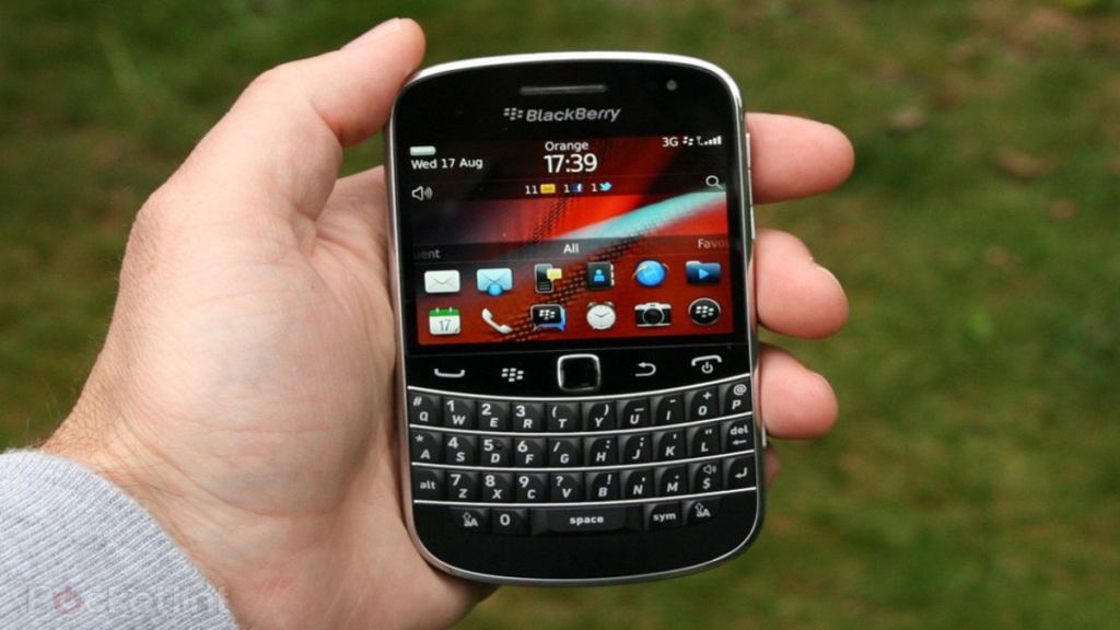 BlackBerry Bold 9900 first smartphone