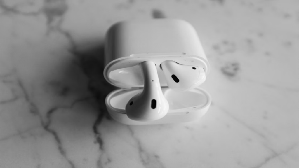 City safety scenario highlighting high performance Transparency Mode implementation AirPods Pro 3