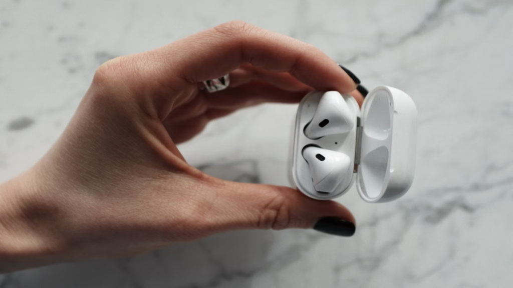 Handheld smartphone screen illustrating proper hardware integration parameters during an earbud buying guide review AirPods Pro 3