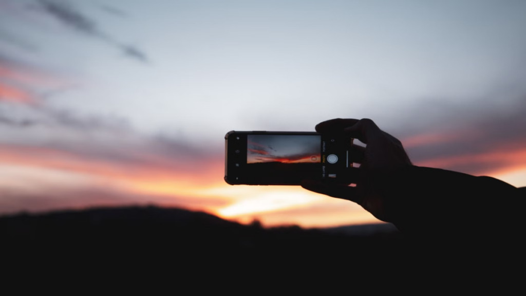 Hardware comparison to fix smartphone zoom blurry results