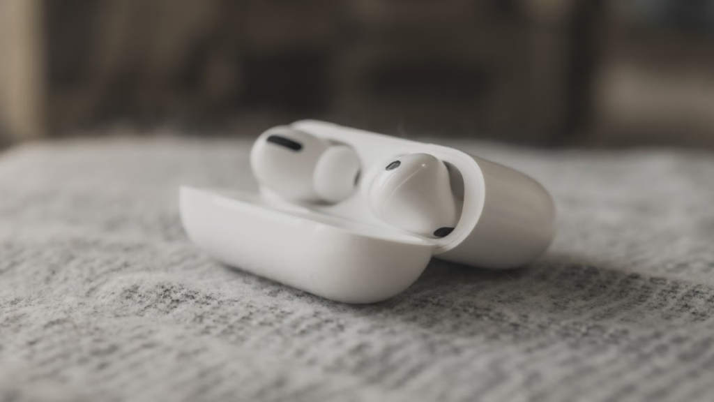  Multi device hardware configuration demonstrating seamlessly managed Multipoint Connectivity workflows AirPods Pro 3.