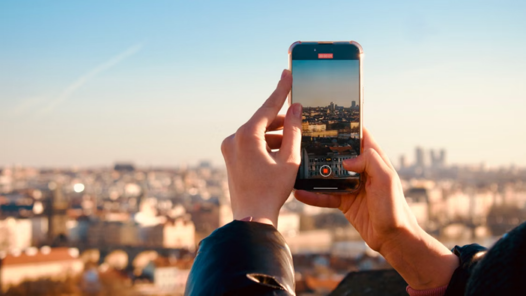 Photography technique to avoid smartphone zoom blurry results