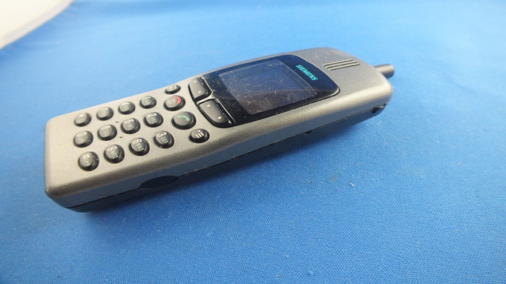 Siemens S25 first smartphone