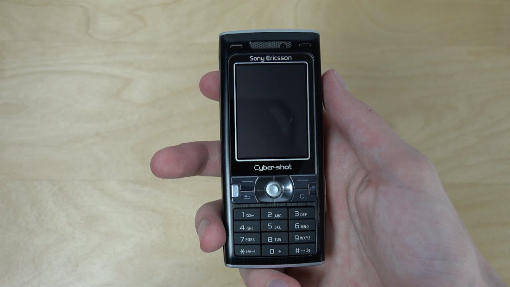 Sony Ericsson K800i first smartphone