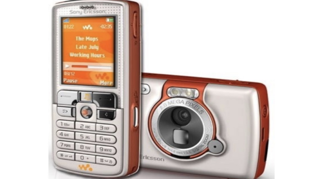 Sony Ericsson W800 first smartphone