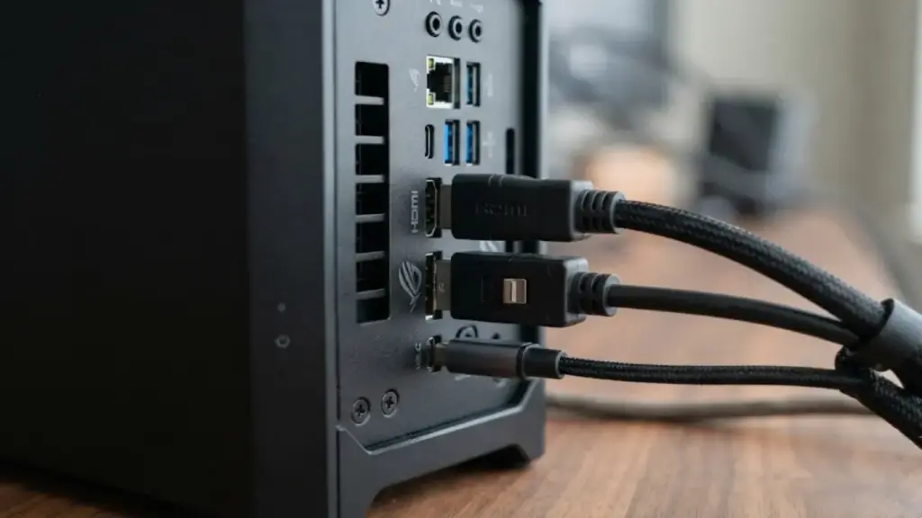 asus-mini-gaming-pc-rear-io-ports