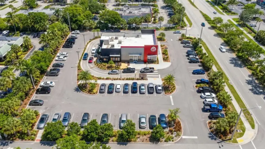 burger-king-spacious-parking-lot
