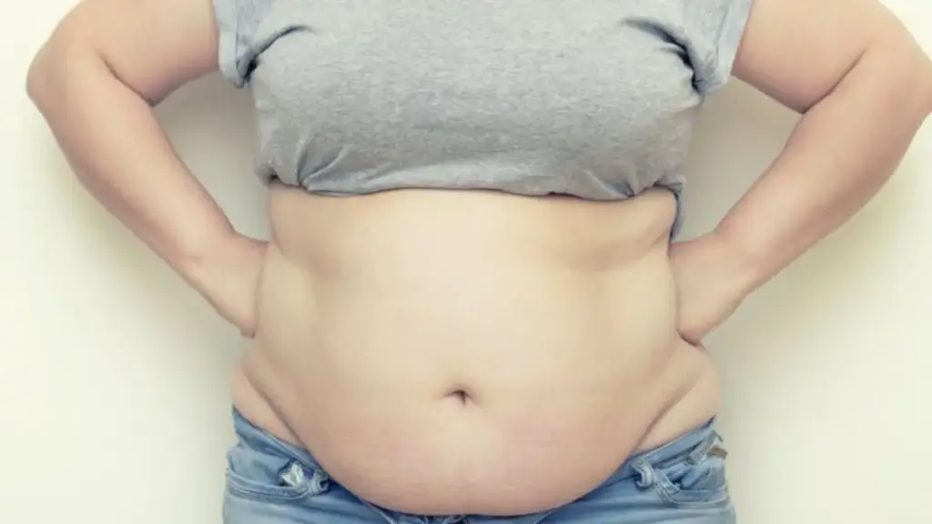 ceramic-bowl-of-walnuts-blueberries-and-avocados-for-female-eating-disorders