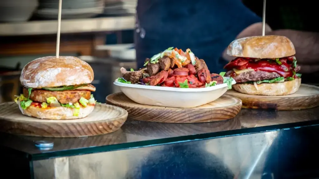 cheap-fast-food-sandwich-contrasted-with-an-artisan-restaurant-build-to-evaluate-the-gourmet-burger