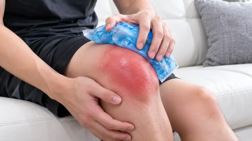 cold-ice-pack-applied-to-a-swollen-inflamed-knee-joint-to-stop-swelling