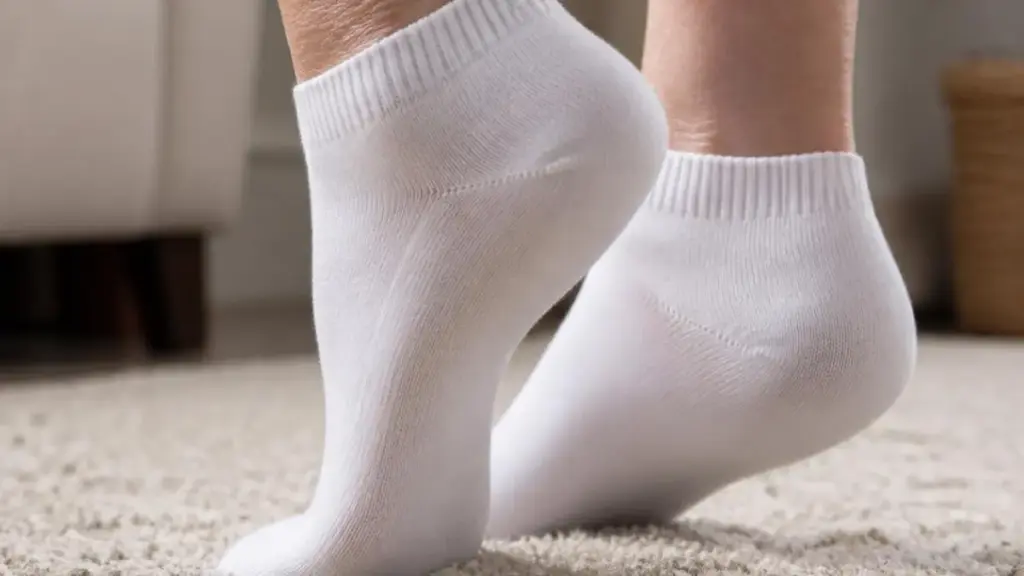 elderly-woman-foot-ankle-lifts-daily-exercise-habit