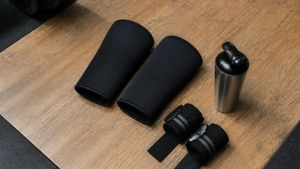  lifting-gear-and-wraps-for-safe-muscle-pump-training
