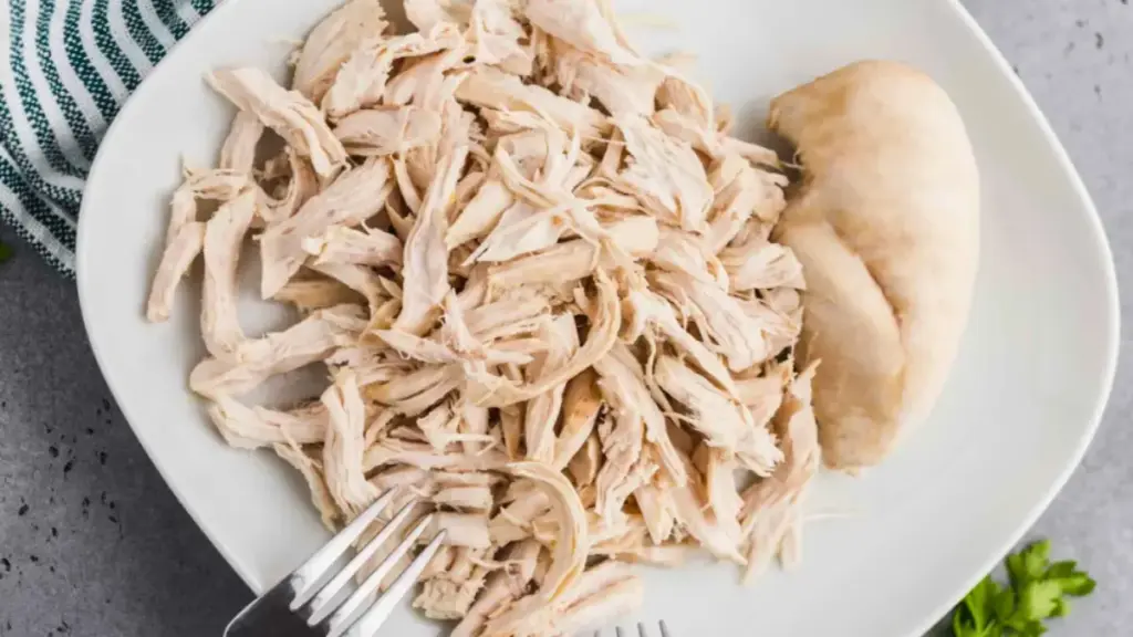 professional-vacuum-sealed-beef-storage-pack-preserving-fresh-steak-cuts-for-the-cooked-chicken-in-fridge