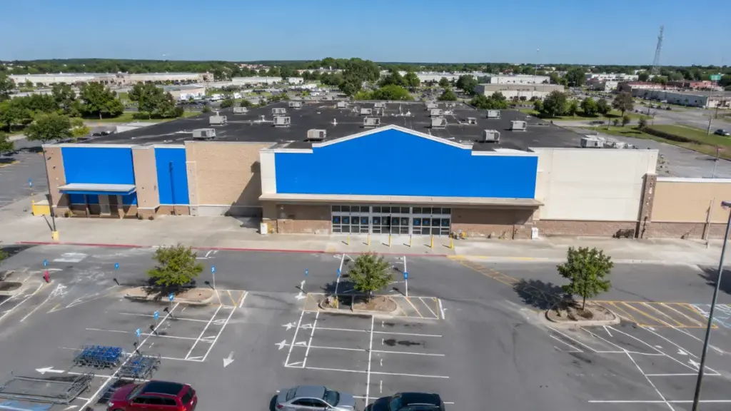  retail-store-exterior-in-dundalk-maryland-for-mdlottery-lottery
