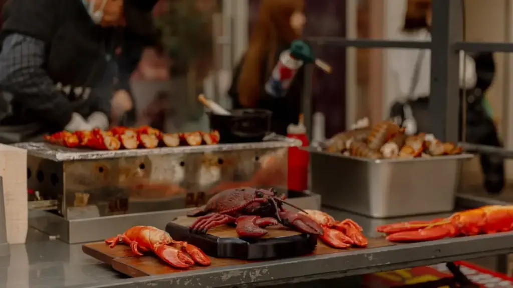 splitting-a-whole-lobster-shell-to-prepare-an-easy-lobster-recipe-vessel