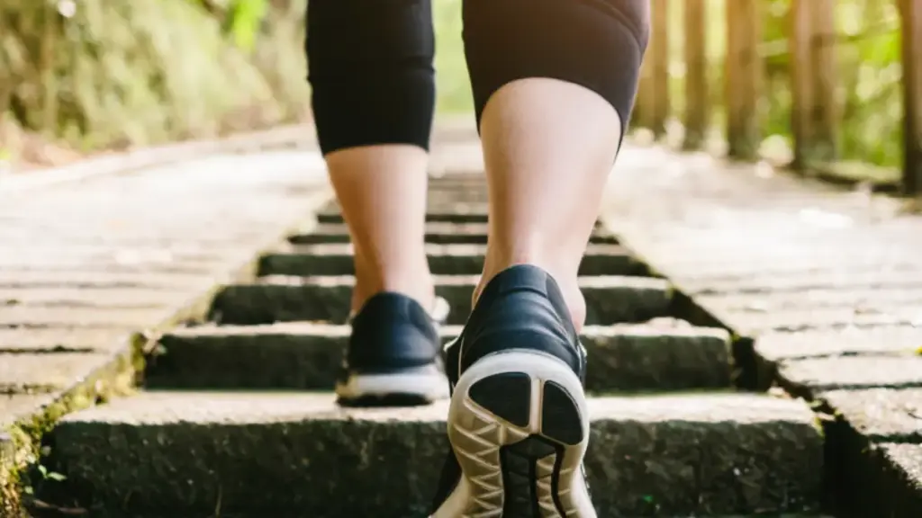 proper-midfoot-striking-technique-for-walking-speed-by-age
