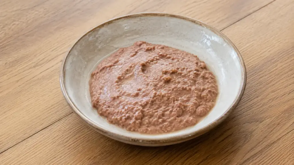 cat-strange-behaviors-soft-blended-cat-food