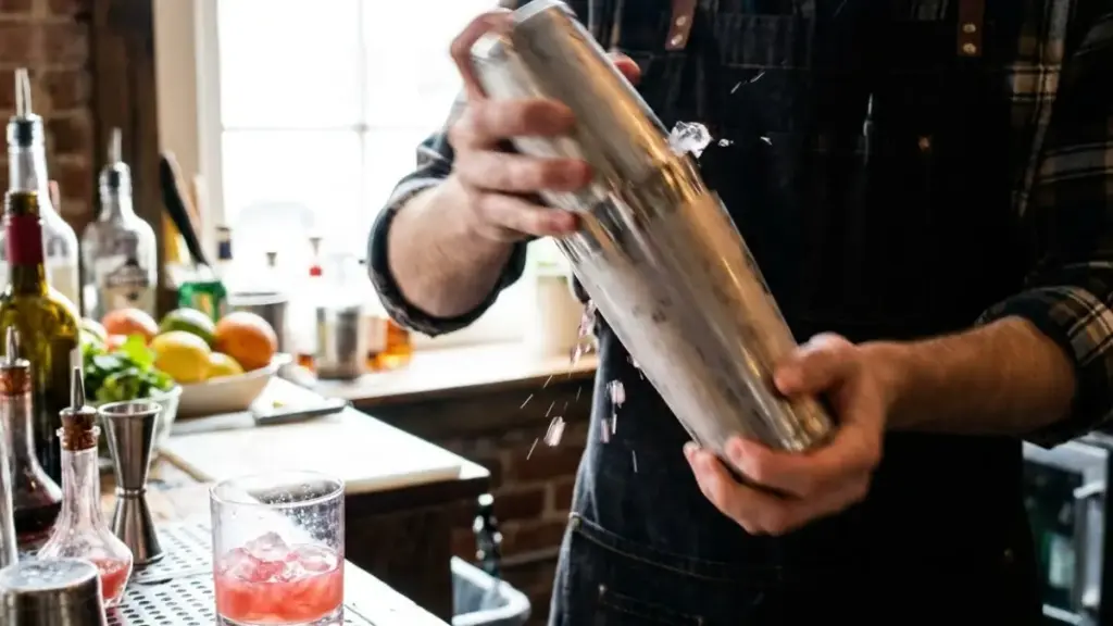 cocktail-pink-noise-shaking-technique